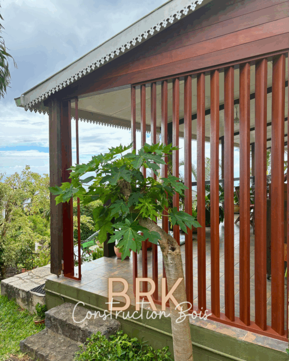 panneau brise-vue sur mesure en bois exotique mukulunugu à la réunion